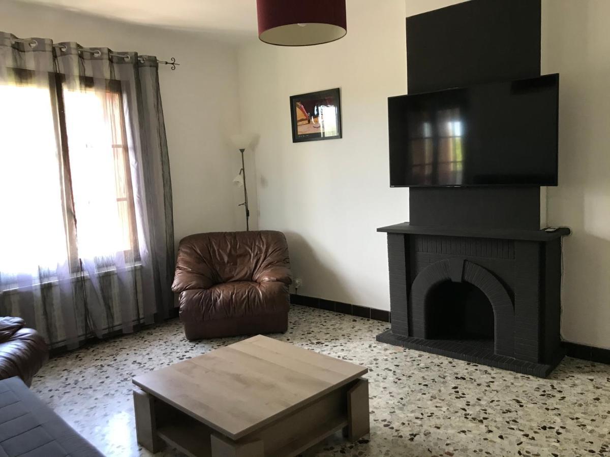 Appartement Tout Confort Avec Parking Ferme Arles Exterior photo