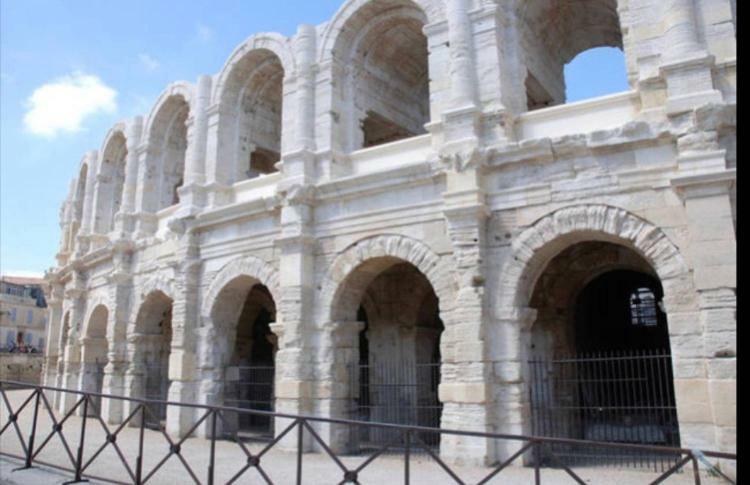 Appartement Tout Confort Avec Parking Ferme Arles Exterior photo